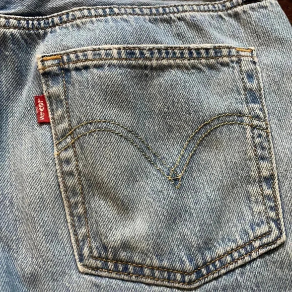 Levi’s 501 tapered button fly jeans Ripped knees Light wash Women’s size 26 - Picture 6 of 15